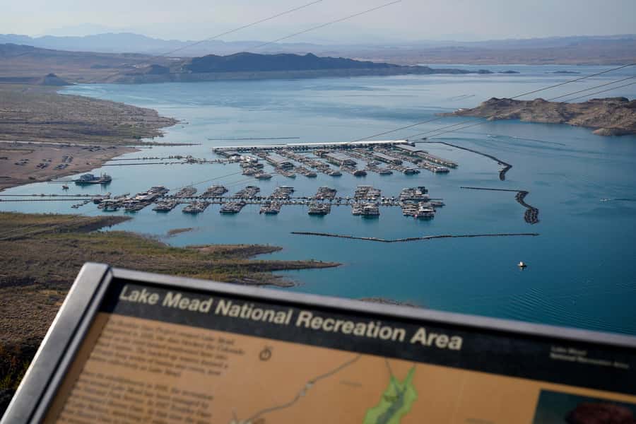 Las Vegas to Hoover Dam, The Express Experience - Walking across the dam itself