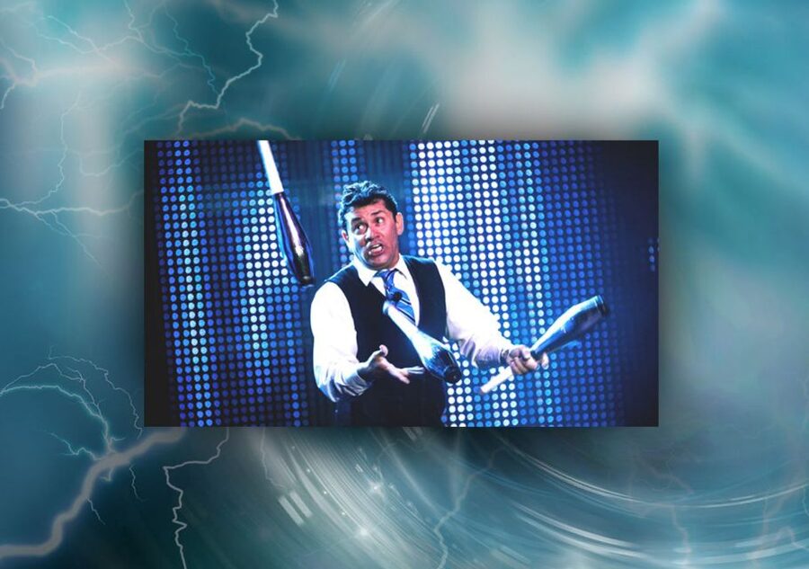 Las Vegas: V The Ultimate Variety Show - The opening: comedy and audience connection