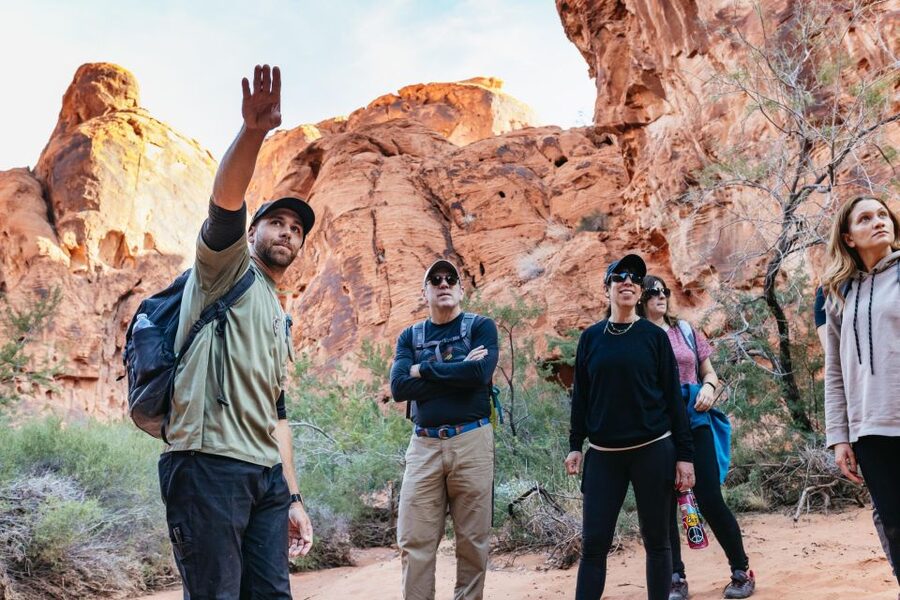 Las Vegas: Valley of Fire Guided Hike with Drinks and Snacks - Red rock, arches, and ancient petroglyphs