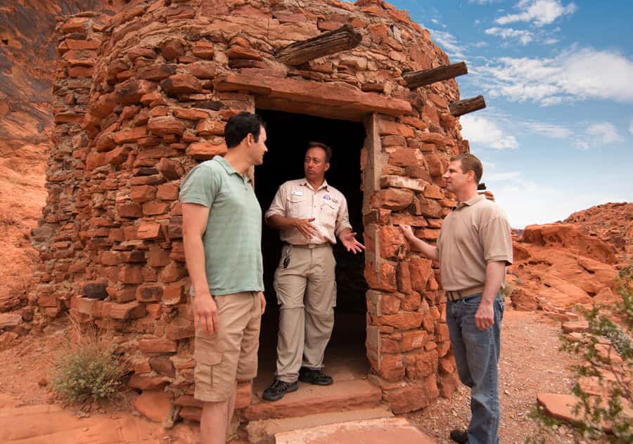 Las Vegas: Valley of Fire Tour in Luxury Tour Trekker - Leaving Las Vegas for the Mojave Desert