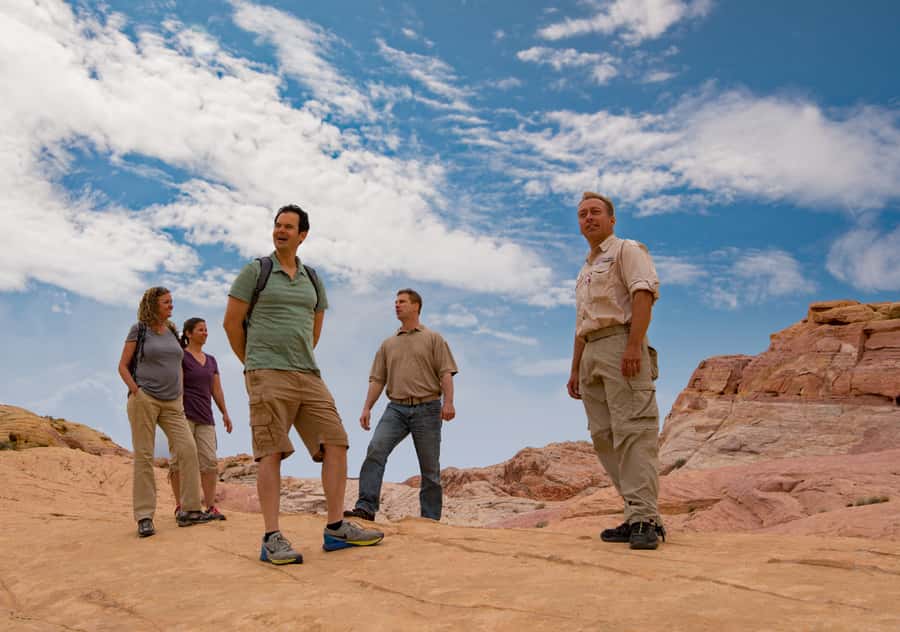 Las Vegas: Valley of Fire Tour in Luxury Tour Trekker - Lunch, water, and the practical comforts