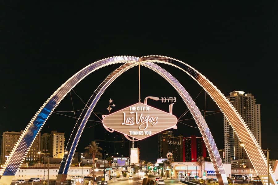 Las Vegas: Vegas After Dark Night Tour with Free Drink (21+) - The open-top bus gives you the right kind of Strip view