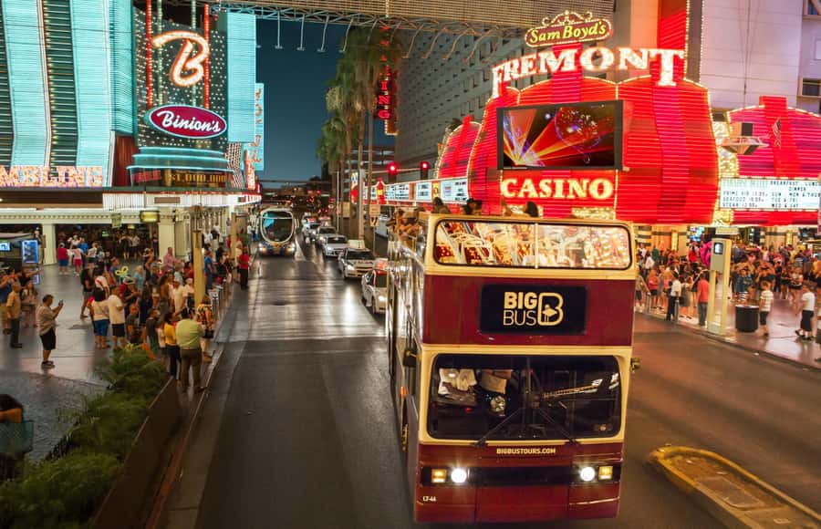 Las Vegas: Vegas After Dark Night Tour with Free Drink (21+) - Your evening starts at Hard Rock Cafe