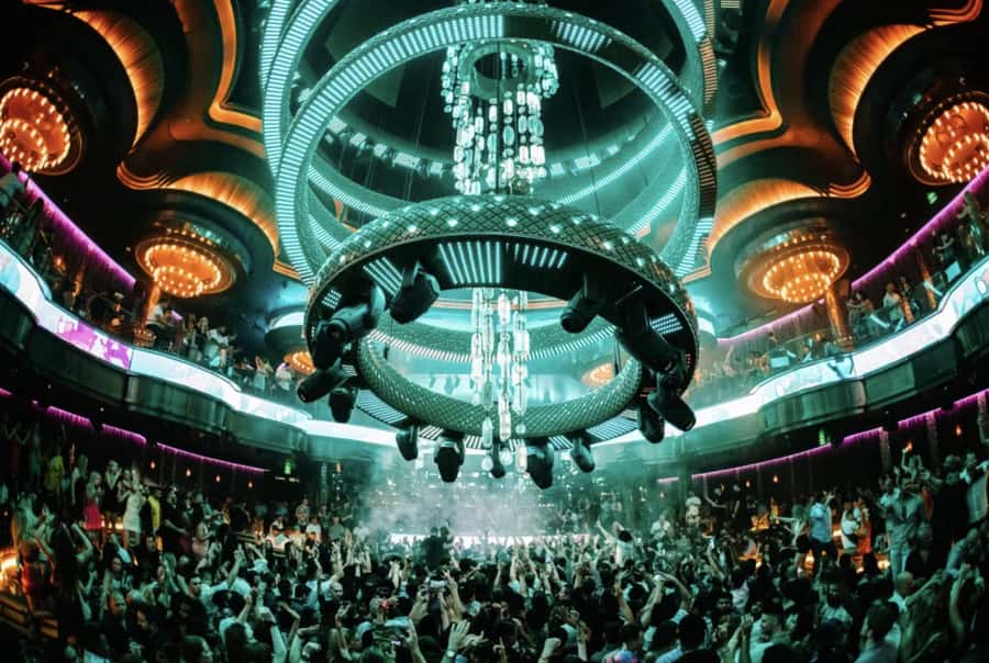 Las Vegas: VIP Club Crawl with Party Bus and Drinks - Meeting the hosts at the first Strip venue