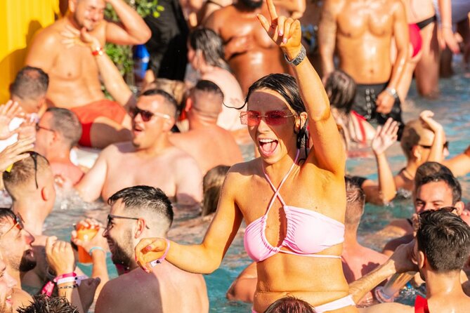 Las Vegas: VIP Pool Crawl with Party Bus, Express Entry & Drinks - Key points to know before booking