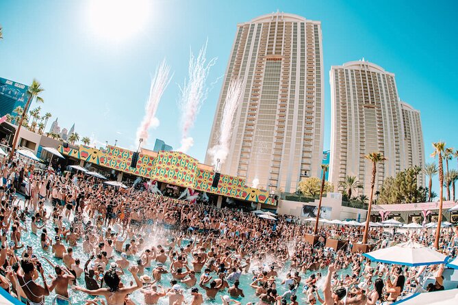 Las Vegas: VIP Pool Crawl with Party Bus, Express Entry & Drinks - The second and third clubs: variety over relaxation