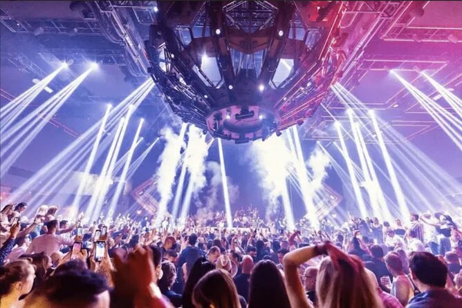 Las Vegas: VIP Pool Crawl with Party Bus, Express Entry & Drinks - What the praise gets right