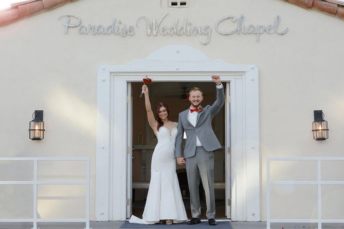 Las Vegas: Wedding at Paradise Wedding Chapel - A Las Vegas wedding without the casino spectacle