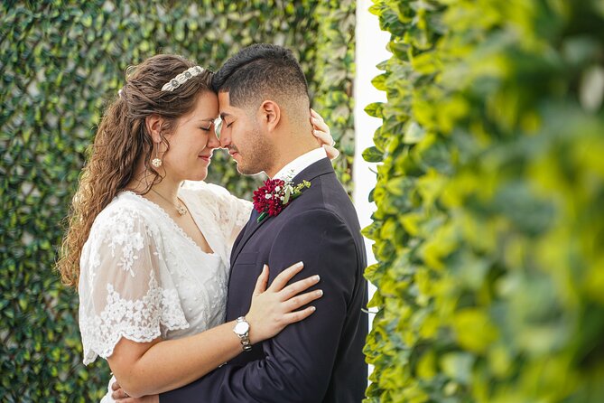 Las Vegas Wedding at The Little Vegas Chapel - A 30-minute wedding with very little fuss