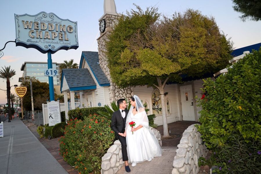 Las Vegas: Wedding or Vow Renewal at Graceland Chapel - Key points at a glance