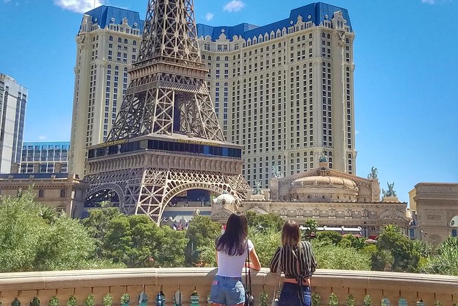Must-See Spots Vegas Strip Walking Tour - Palazzo and Venetian: Vegas fantasy in full color