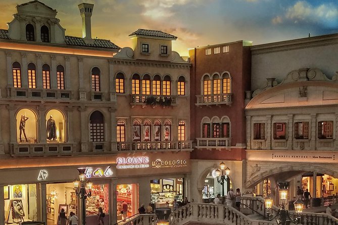 Must-See Spots Vegas Strip Walking Tour - Horseshoe and Bellagio: shops, flowers, and water