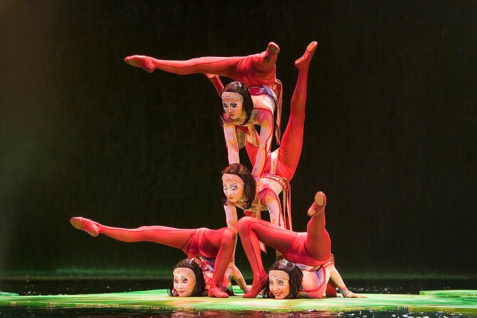 O™ by Cirque du Soleil® at the Bellagio Hotel and Casino - Inside the Bellagio theater