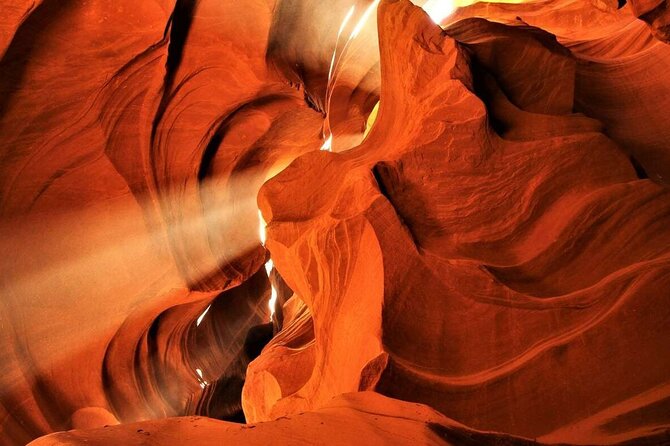 Page: Lower Antelope Canyon Prime Time Entry with Navajo Guide - Photographing the sandstone without carrying a camera bag