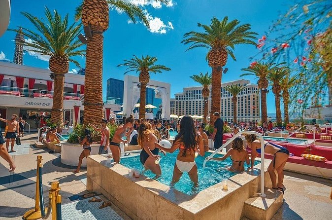 Party Bus Dayclub Crawl - About two hours at the first venue