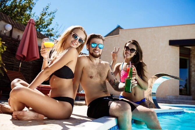 Party Bus Dayclub Crawl - Pregame drinks and the first pool club