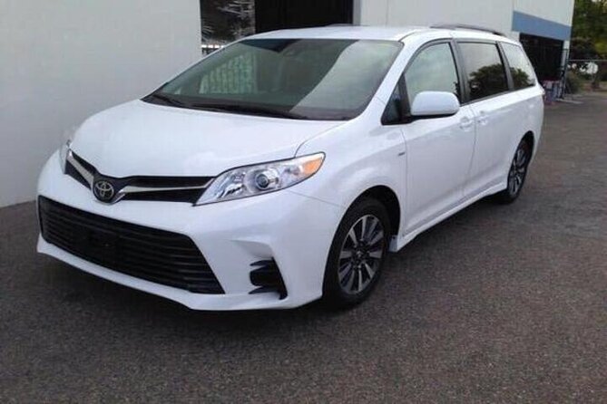 Private Departure Transfer Las Vegas City to LAS Airport - Vehicle size and luggage are the real value test