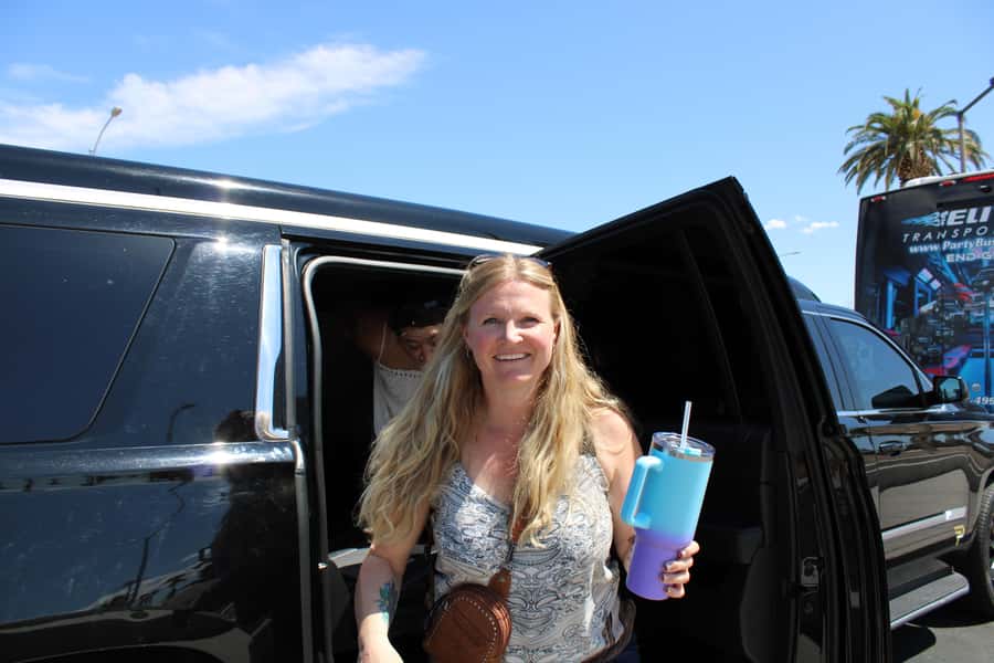Private Limo 2.5hr Tour of Vegas with Champagne - Key points at a glance