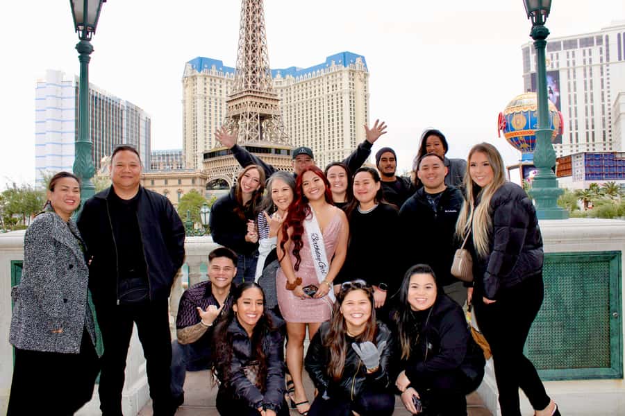 Private Limo 2.5hr Tour of Vegas with Champagne - Daytime or nighttime: choose the view you want