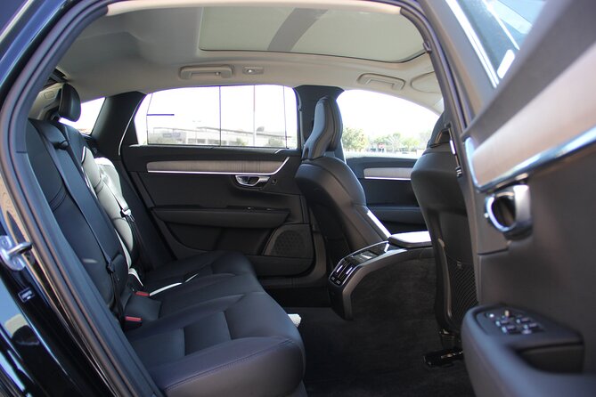 Private Luxury Las Vegas Airport Transfer – Domestic Arrivals - Choosing between a sedan, SUV, limousine, or bus