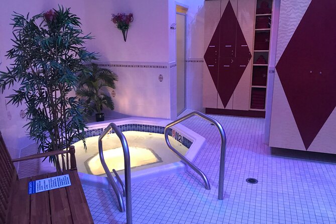 Private Spa Experience with Jacuzzi, Sauna and Hot Stone Massage - A Strip break at Star Spa