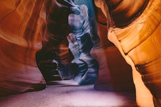 Private Upper or Lower Antelope Canyon & Horseshoe Bend Day Tour - Lake Powell and Glen Canyon add useful context