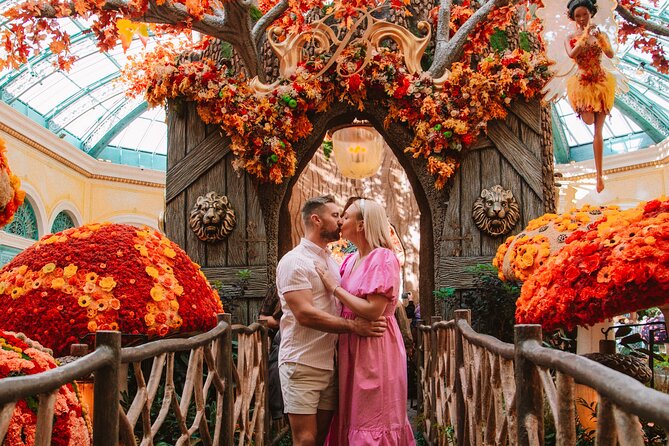 Private Vacation Photoshoot with Photographer in Las Vegas - Meeting at the Bellagio Fountains
