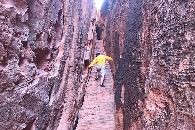 Private Valley of Fire Hiking Tour from Las Vegas - Leaving the Strip for red sandstone country