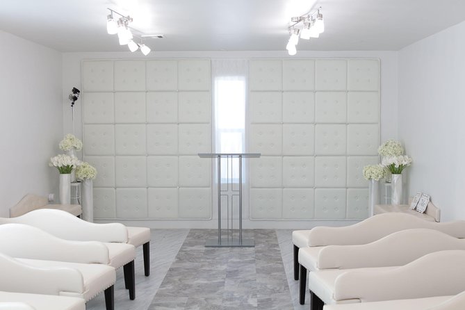 Quickie Las Vegas Wedding at Paradise Wedding Chapel - Key points to know before booking