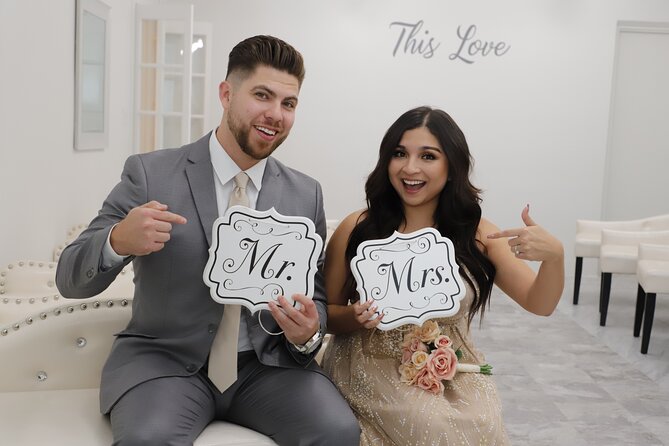 Quickie Las Vegas Wedding at Paradise Wedding Chapel - Step 2: Arrive at Paradise Wedding Chapel
