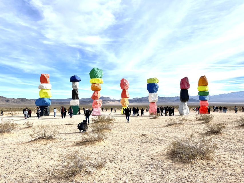 Red Rock Canyon Sign& Seven Magic Mountains Tour - Red Rock Canyon Sign and the First Big Views