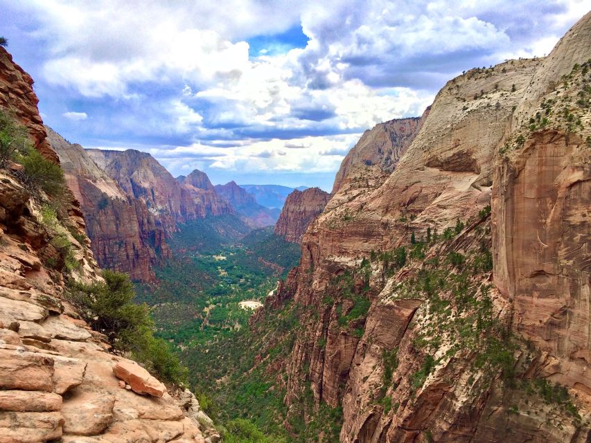Shuttle between Las Vegas, Bryce, Zion and St George - Who should book this shuttle?