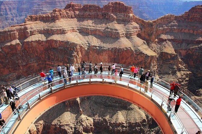 Small Group Grand Canyon, Hoover Dam and 7 Magic Mountains Tour - The Las Vegas sign before the crowds