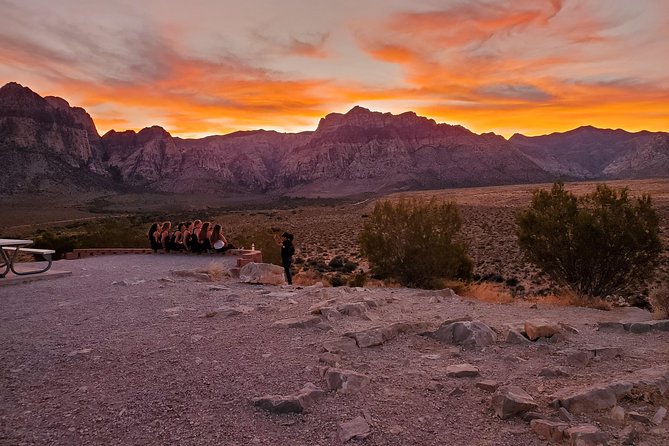 Sunset Hike and Photography Tour near Red Rock with Optional 7 Magic Mountains - How the small group changes the experience