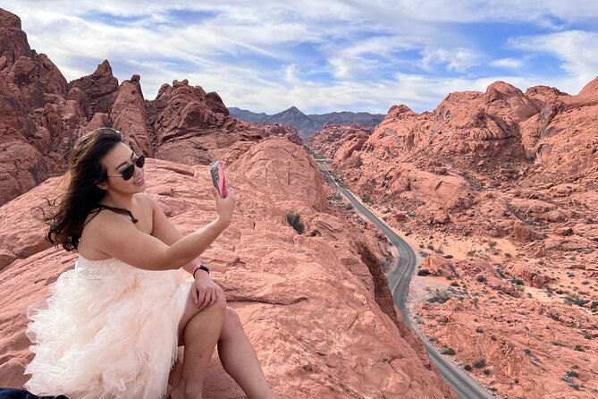 Valley of Fire and Red Rock Canyon Day Tour from Las Vegas - Elephant Rock and the first look at the park