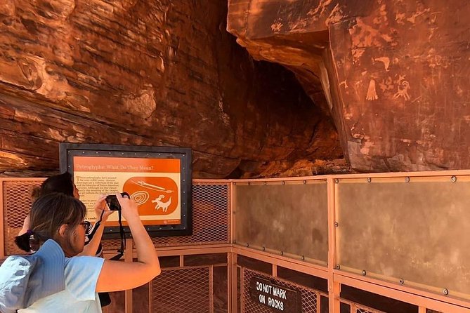 Valley of Fire Tour - Four hours among red rock and desert color