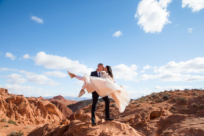 Valley of Fire Wedding by Private Limousine - A red-rock wedding 45 minutes from Las Vegas