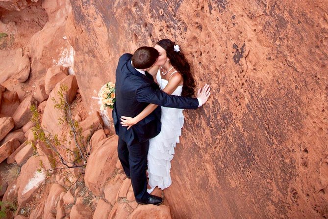 Valley of Fire Wedding by Private Limousine - The limousine ride to Valley of Fire