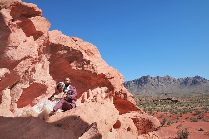 Valley of Fire Wedding by Private Limousine - Photography, flowers, and the champagne toast