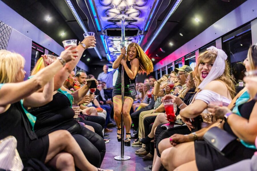 Vegas: 4-Hour Club Crawl with Party Bus Experience - Why this club crawl works for a first night out