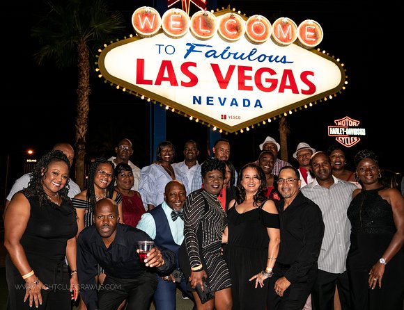Vegas Nightclub Crawl by Party Bus with Fast Pass Entry - The party bus ride along the Strip