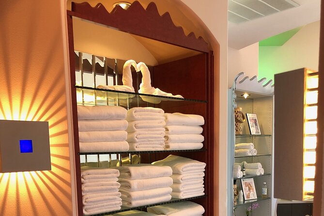 VIP 60 Minute Body Massage w/ Hot Stones - The 60-minute hot stone treatment