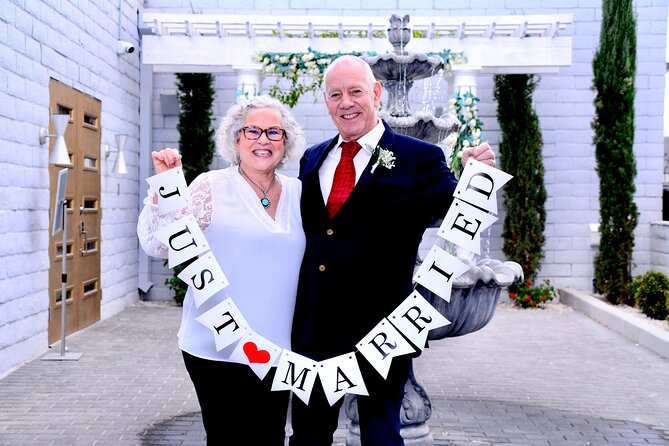 Wedding Renewal Experience in Las Vegas at Elvis Chapel - Should you book the Elvis Chapel renewal?