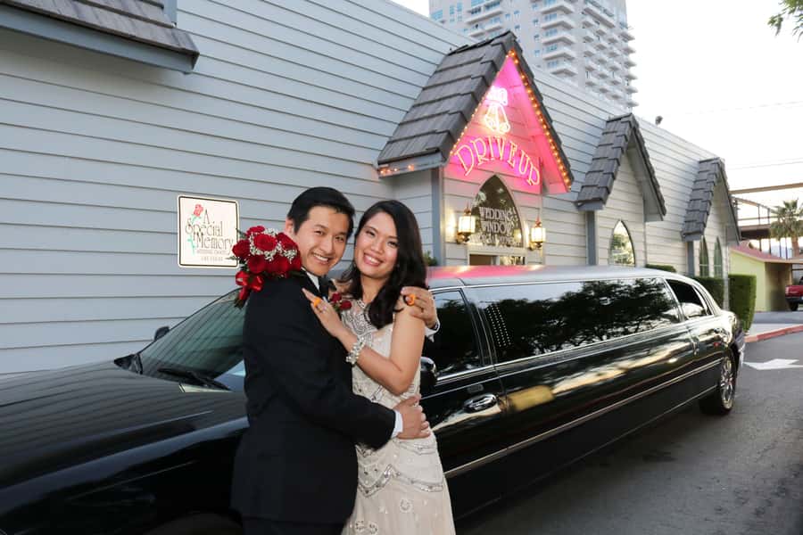 World-Famous Drive-Up Wedding in Las Vegas - A limousine ride that begins at your hotel