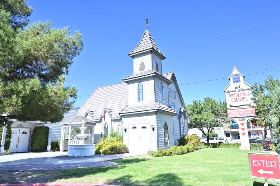 World-Famous Drive-Up Wedding in Las Vegas - Optional photo tours beyond the chapel